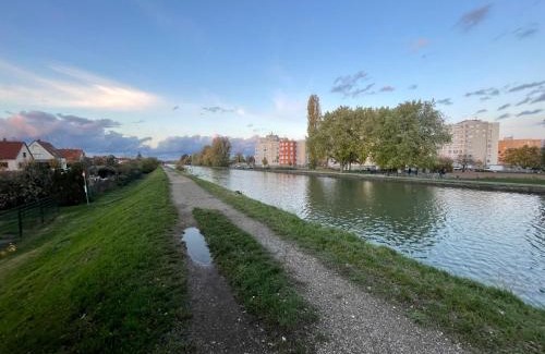 Bischheim Apartment | Cosy apartment on Strasbourg Tramway line and Canal - Appartement confortable sur ligne tram Strasbourg et Canal
