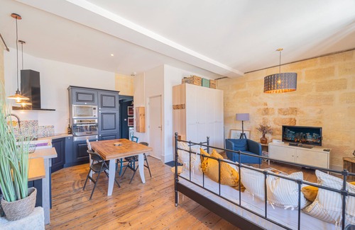 Bordeaux Sud Apartment | Cosy apartment two minutes from the train station!
