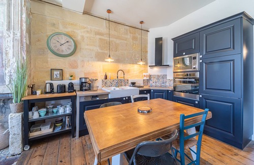 Bordeaux Sud Apartment | Cosy apartment two minutes from the train station!