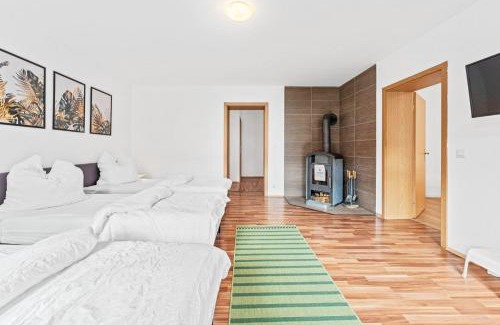 Jueterbog Apartment | Cosy apartment with balcony and fireplace