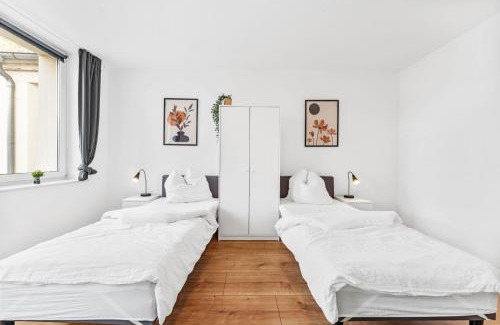 Jueterbog Apartment | Cosy apartment with balcony and fireplace