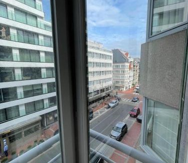 Knokke Apartment | Cosy Appartement- 2 slaapkamers schuin zeezicht met Garage