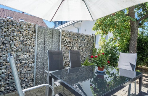 Eriskirch Apartment | Cosy Attic Apartment “Haus Sonnenschein” with Wi-Fi, Terrace & Garden