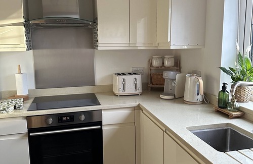 Goffs Oak House | Cosy Barn with Hot Tub in Hertfordshire