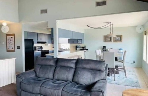 Port Mansfield House | Cosy beach style home with private fishing pier located on Lower Laguna Madre n