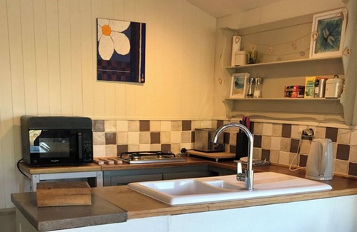 Littlebredy Cabin | Cosy country cabin with scenic views and close to Dorset's beautiful coast.