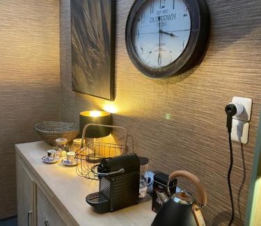 Hesdin House | Cosy Central House with luxury jacuzzi bath