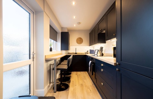 Ormeau House | Cosy Central Victorian Home! - Fresh, modern and quiet.