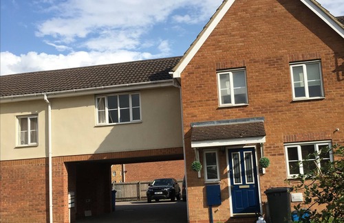 Kettering Apartment | Cosy Corner House