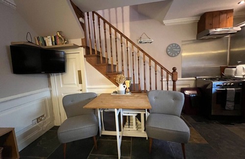 Manningtree House | Cosy Cottage Near High Street – Essex Countryside