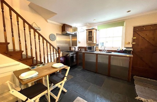 Manningtree House | Cosy Cottage Near High Street – Essex Countryside