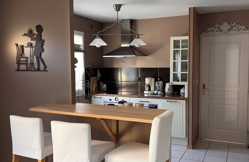 Moiron House | Cosy country house with garden and view.