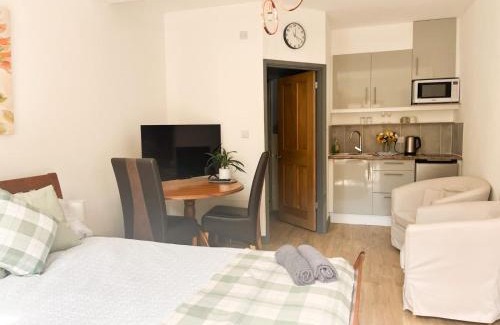 West Grinstead Apartment | Cosy Countryside Apartment near hiking trails