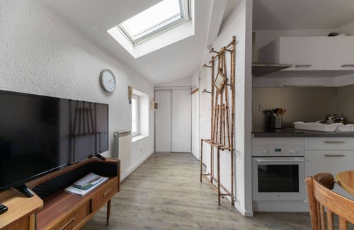 Blatin Apartment | Cosy designer apartment, downtown