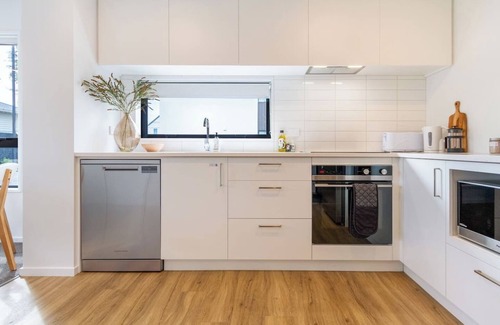 Sydenham House | Cosy Family Haven by Waltham Pool