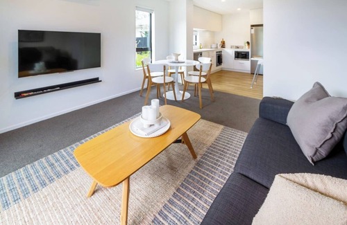 Sydenham House | Cosy Family Haven by Waltham Pool