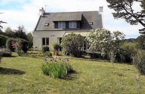Le Palais House | Cosy family home 15 minutes' walk from the palace center