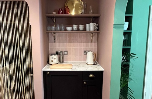 Upper Town Cottage | Cosy Georgian cottage, very central, newly renovated, with a courtyard, sleeps 3