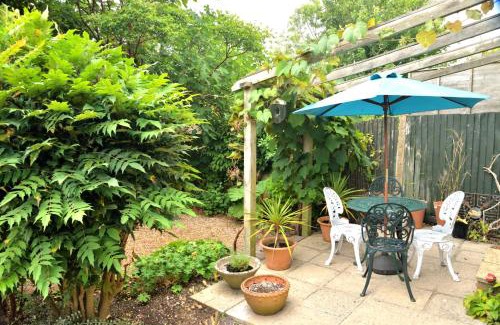 Alresford House | Cosy house, a train spotter's delight!