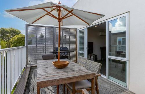 Christchurch City Centre House | Cosy Inner City Apartment with Free Parking
