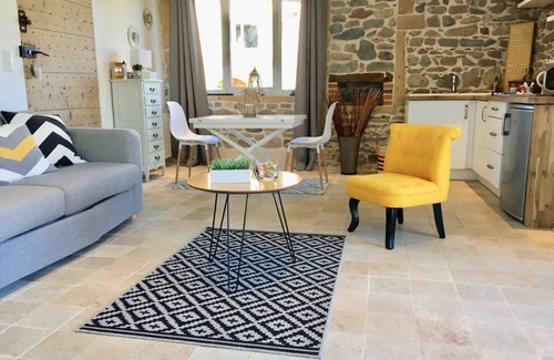Sourcieux-les-Mines Apartment | Cosy little cottage in the countryside