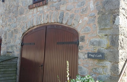 Llanarmon-yn-Ial Cottage | Cosy Loft with Stunning Views