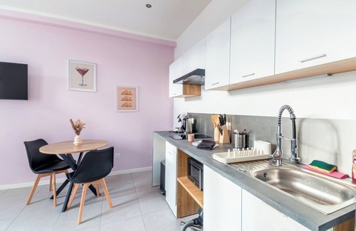 Les Poulettes Apartment | Cosy, modern air-conditioned T2