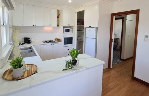 Highton House | Cosy on Cuthbert, Highton