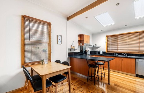 Sandy Bay Apartment | Cosy & Private Escape in the Bay