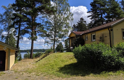 Nykoping Villa | Cosy recreation houses with idyliskt views of the lake.