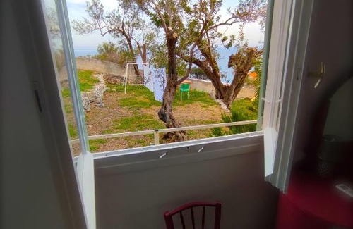 Avlakia House | Cosy Sea View cottage overlooking Avlakia beach