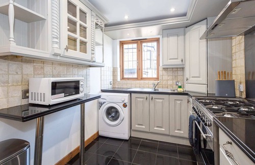 Walkden Apartment | Cosy, Spacious Duplex Apartment near Salford Royal