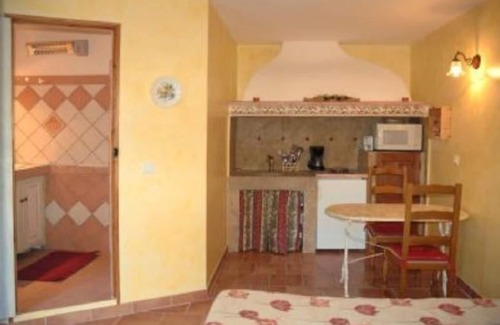 Signes Apartment | Cosy studo 2, detached in charming building, swimming pool in the middle of vineyards