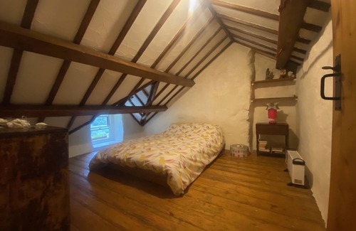 Llanberis Cottage | Cosy, Unmodernised, traditional 1 bedroom cottage, in Snowdonia