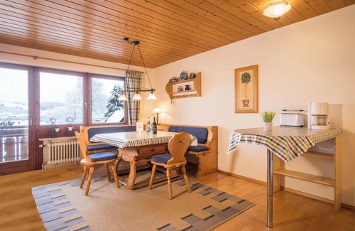 Irsengund Apartment | Cosy Vacation Apartment "Bergblick" with Great View, Two Balconies & Wi-Fi