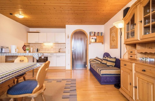 Irsengund Apartment | Cosy Vacation Apartment "Bergblick" with Great View, Two Balconies & Wi-Fi