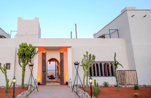 Oumnass Villa | Cosy Villa Escape, 38 Guests, Big Pool, Catering, Massages