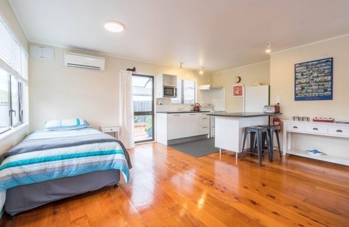 Dunedin House | Cosy, Warm Bungalow by the Sean