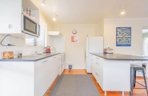 Dunedin House | Cosy, Warm Bungalow by the Sean