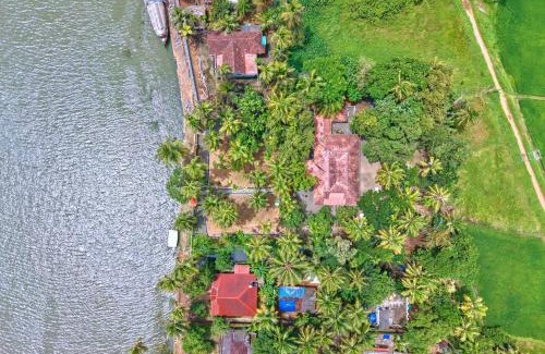 Mankombu House | Cotelac Heritage Lake Resort Alleppey by VOYE HOMES