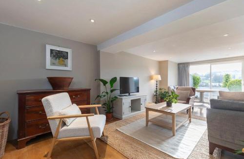 Nailsworth House | Cotswold Hillside Retreat with Stunning Views