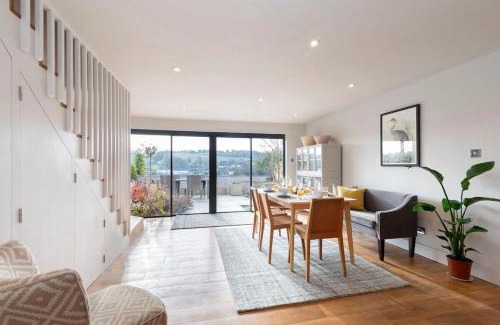 Nailsworth House | Cotswold Hillside Retreat with Stunning Views