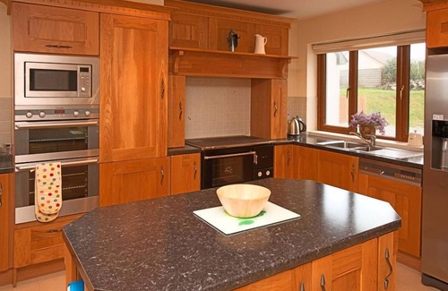 Cleggan Cottage | Cottage 238 - Cleggan - sleeps 8 guests in 4 bedrooms
