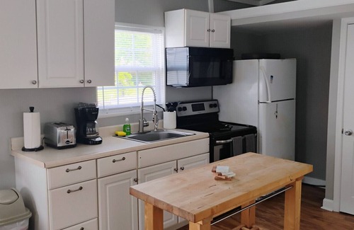 St. Michaels Cottage | Cottage #5 White Swan At Water with Deck