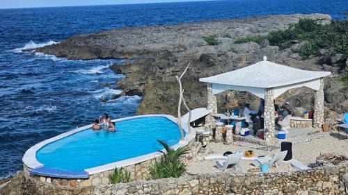 Robins Bay Bed & Breakfast | Cottage at Forever