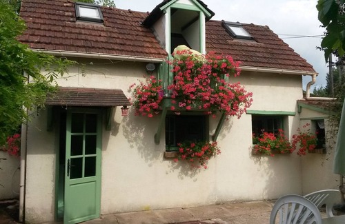 Heudreville-sur-Eure House | Cottage 'Aux Chants Des Oiseaux' with Private Garden and Wi-Fi