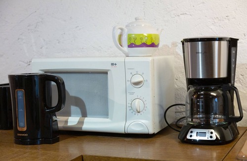 Saint-Tugdual House | Cottage 'Chez Mamie' with Shared Garden and Wi-Fi