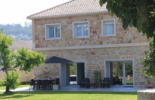 Poio Cottage | COTTAGE FOR 11 PEOPLE WITH PRIVATE GARDEN AND SWIMMING POOL + WIFI