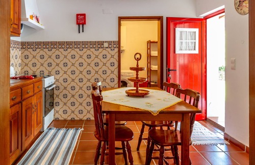 Biscoitos Cottage | Cottage House with A/C – Big Garden - FREE Wood