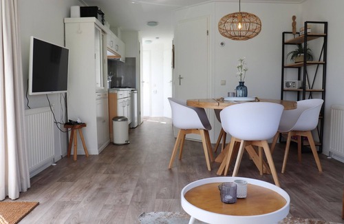 Grou Cottage | Cottage in Grou with Water Sports Access